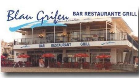 مقهى اسباني يعاقب زبائنه الغير مهذبين بطريقة غريبه 